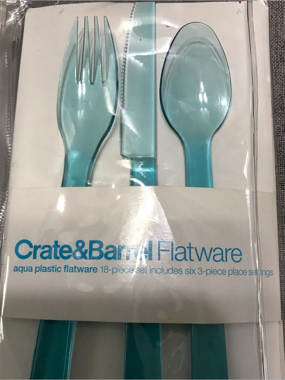 Crate& Barrel 18 piece Flatwear set